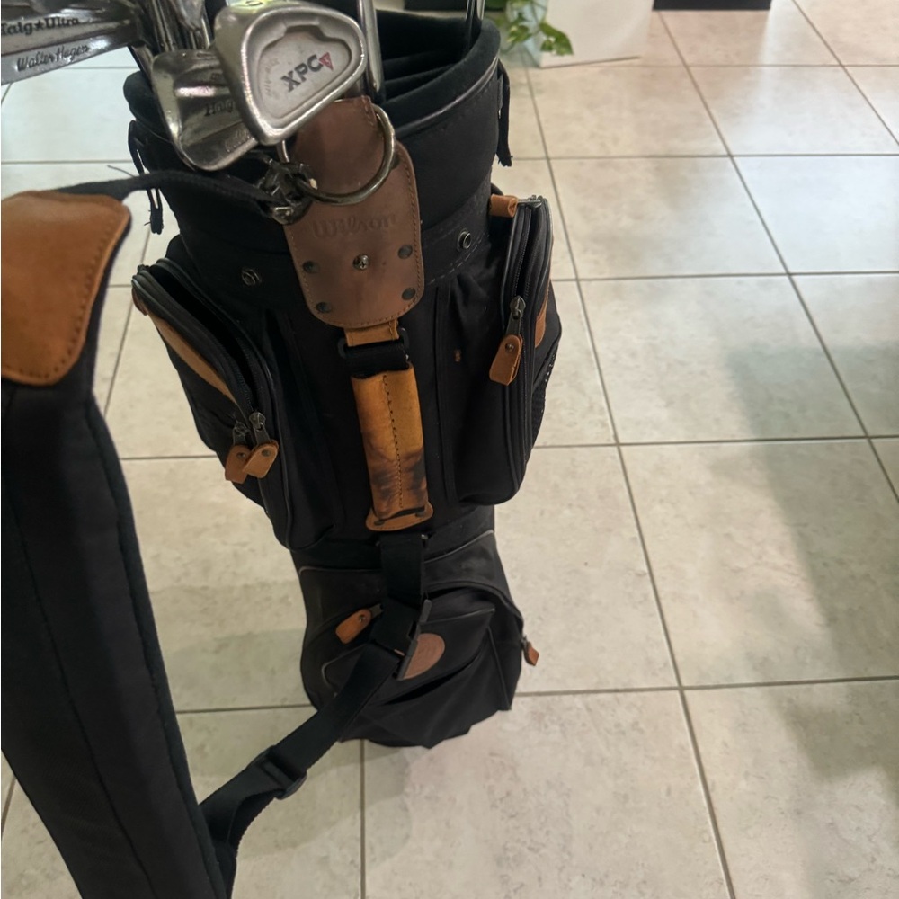 Wilson Golf Cart Bag 
With shoulder strap